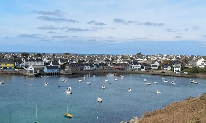 Ploudalmezeau House | PRETTY COTTAGE CLOSE TO BEACHES AND PORT, KAYAKS, PETS ALLOWED