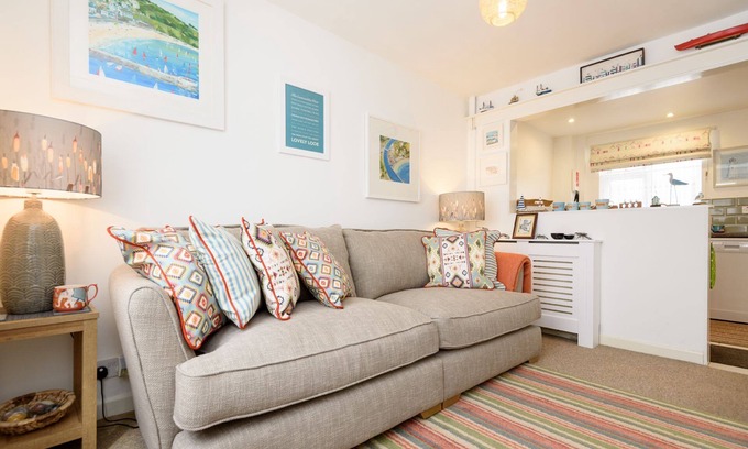 Looe House | Pretty cottage in the heart of Looe with wifi.