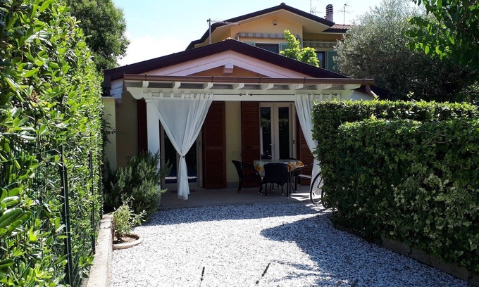 Marina di Pietrasanta House | Pretty Independent Villa free wi-fi 2 bicycles