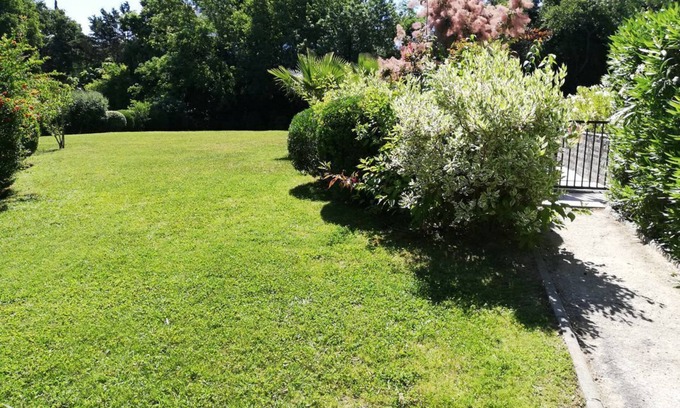 10th Arrondissement Apartment | Pretty T2 with swimming pool