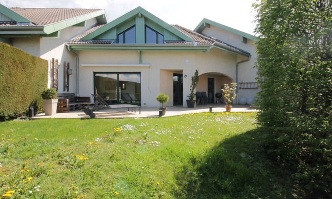 Aix-les-Bains House | Pretty terraced house with garden level and garage