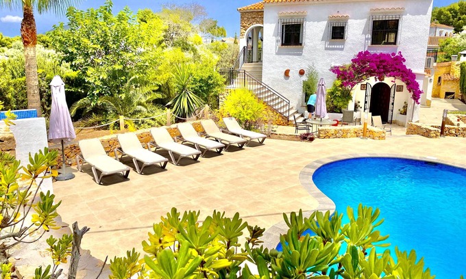 Moravit Villa | Pretty Traditional Villa with Heated Pool.