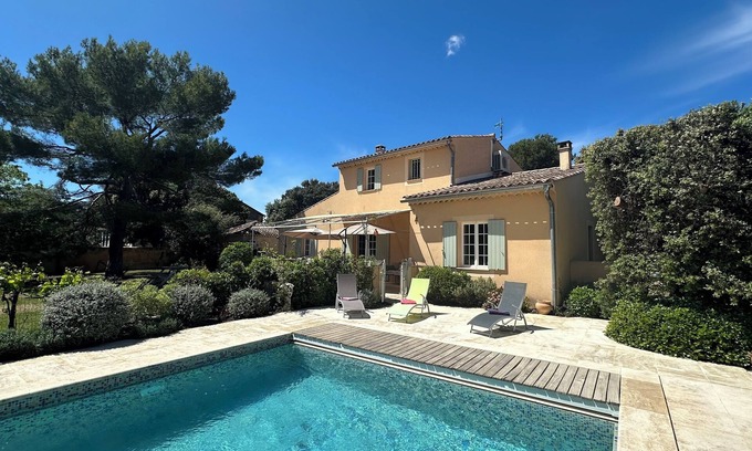 Cadenet House | Pretty vacation home with swimming pool in Provence, sleeps 8, near Lourmarin
