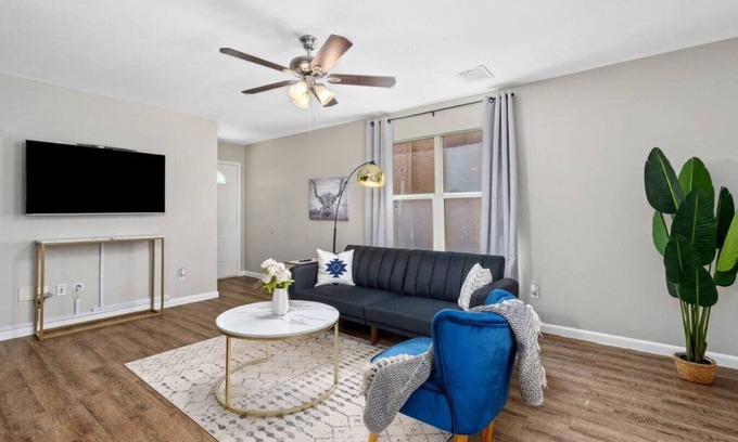 Cypress Apartment | Price Drop! [20% Discount]3-BR Apt | Free parking- 14B