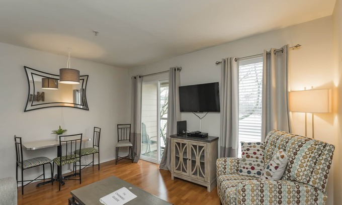North Capitol Condo | PRIME DOWNTOWN Riverfront Condo Near BROADWAY Action !