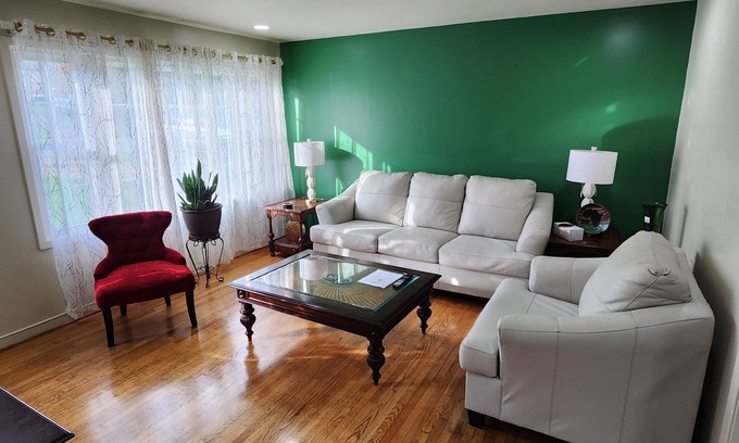 Belmont House | Prime Location! Cozy 2-Bedroom Stay Near Restaurants & Attractions