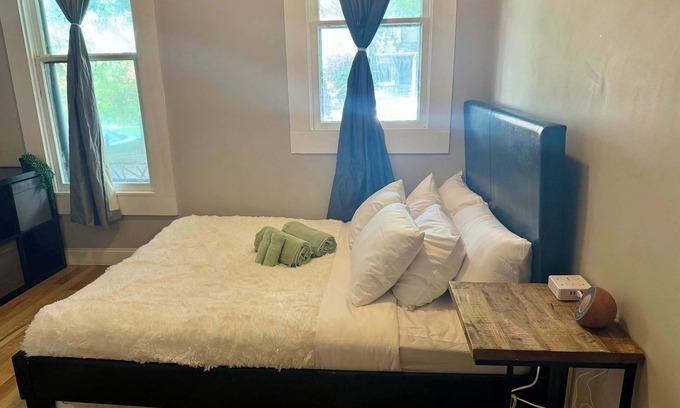 Victorian Village House | Prime Location – Free Parking – Short North