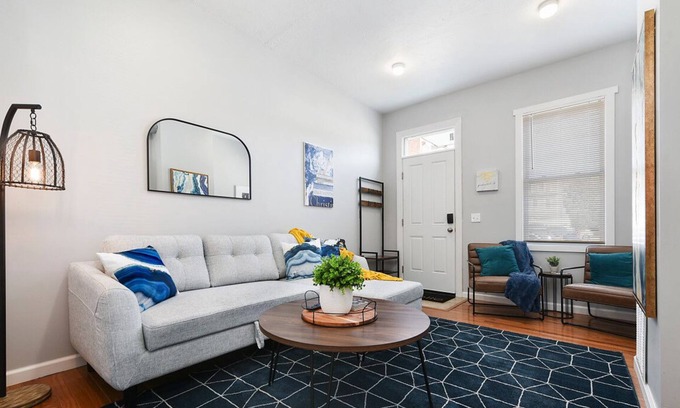 East Allegheny House | Prime Location, Free Parking, Fast WiFi, Walkable
