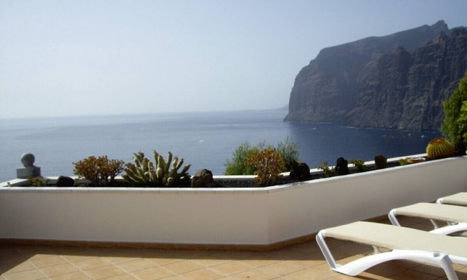 Los Gigantes Villa | Prime Location, Htd Pool, Breathtaking Sea Views nr Beach/Marina, A/C WiFi UKTV