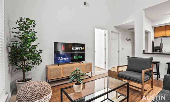West Campus Apartment | Prime Location | Modern Comfort + Sleeps Up to 16