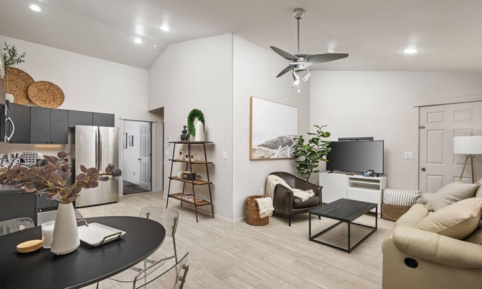 Mill Plain Condo | Prime Location, Pet Friendly, Single Level, New Decor and Furnishing, 10 Min to PDX and Vancouver
