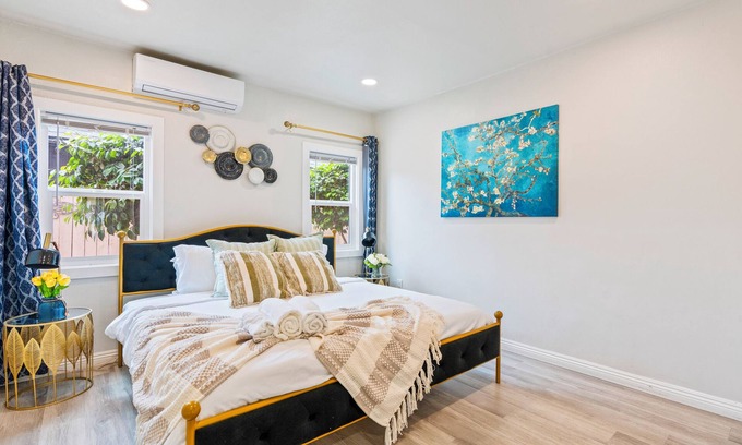 Alhambra Apartment | Prime location Private entry 3bed 2bath Close to DT Alhambra Kingsize Bed! 1n