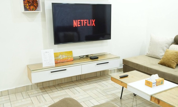 Osu Apartment | Prime location, ultra-central/OSU near Oxford St/2BR with AC, WiFi and Netflix