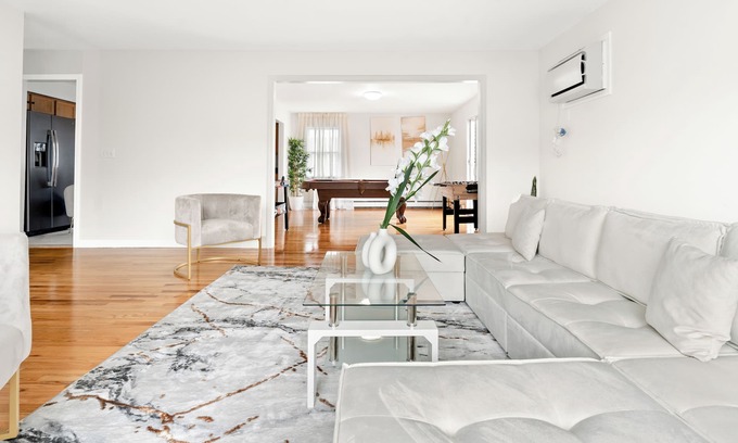 Southeast Yonkers House | Prime Luxury NYC ft Balcony+Gameroom+Free Parking!
