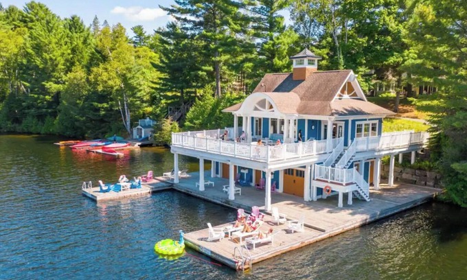 Baysville Resort | Prime Muskoka Resort ~ Beach ~ Pool ~ Watercraft ~ Lake of Bays