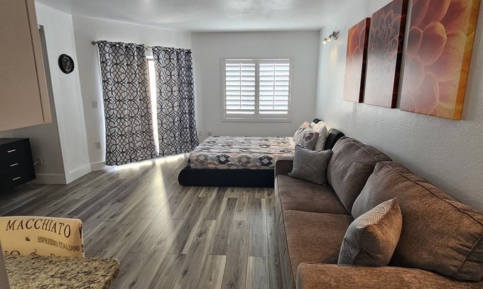 Southwest Orlando Condo | Prime Resort Studio near Universal & Disney balcony with LAKE VIEW