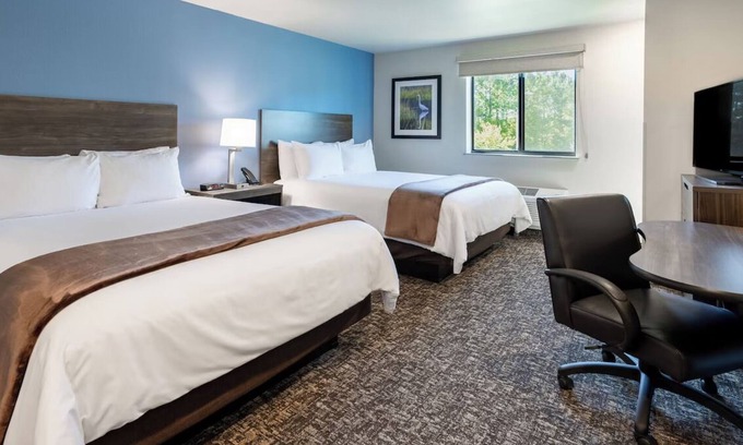 Huntersville Hotel | Prime Room Near Charlotte Attractions! BBQ Facilities, Pet Friendly, Parking!