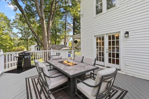 West Hartford House | Prime West Hartford Center Location- Historic Gem