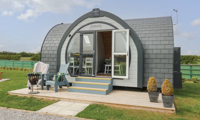 Hornsea Cottage | PRIMROSE, pet friendly, with a garden in Hornsea