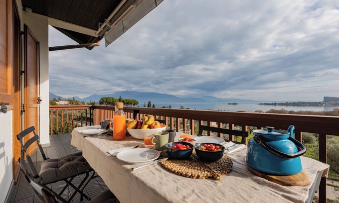 Villaggio Sanghen Apartment | Prince Garda. Catullo Home: Family and Pet Friendly Apartment with Pools.