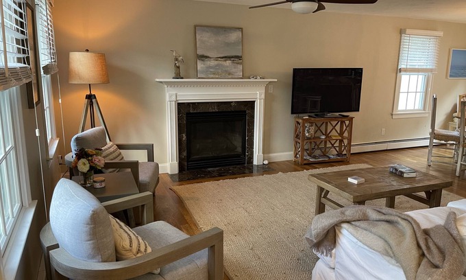 Cedar Bushes House | Pristine Home - 2 min walk to beautiful private beach
