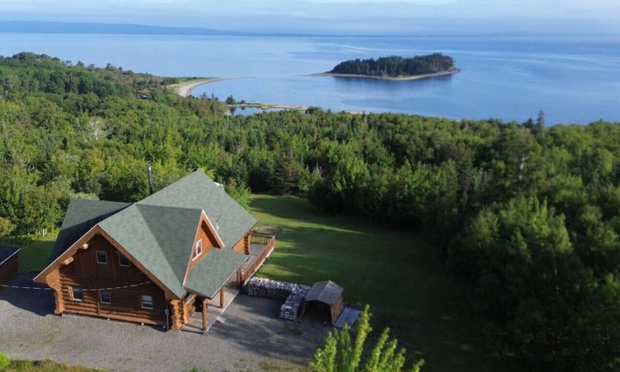 West Bay Ski Chalet | Privacy @ Bras d’Or Lake Eagle House Chalet