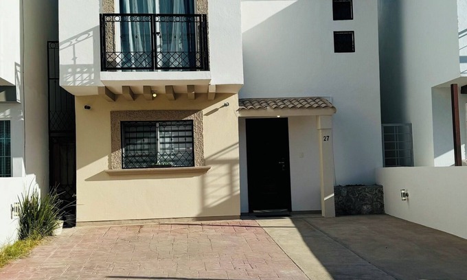 Juarez Municipality House | Privado, Zona segura y cercana a Puentes Internacionales y Consulado.