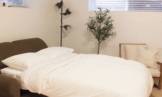 Walnut Grove House | Private 1 Bedroom Suite Near Fort Langley