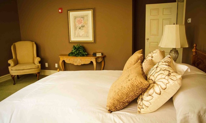 Paoli House | Private 1 Bedroom Suite at French Country Estate