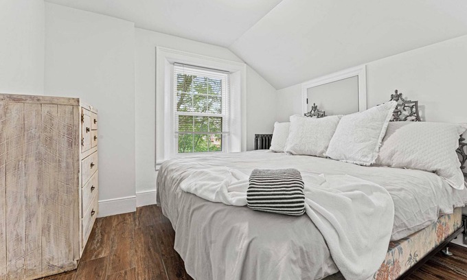 Burlington Apartment | Private 1BR 1bath Apt Near Downtown|2nd floor - U4