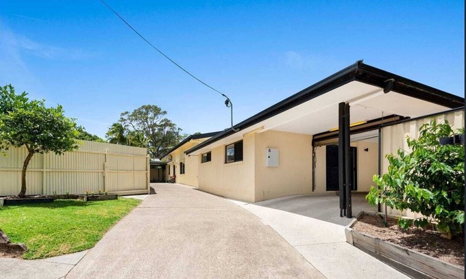 Darra Cottage | Private 2 Bedroom Granny Flat. Sleeps 5, Pets Welcome