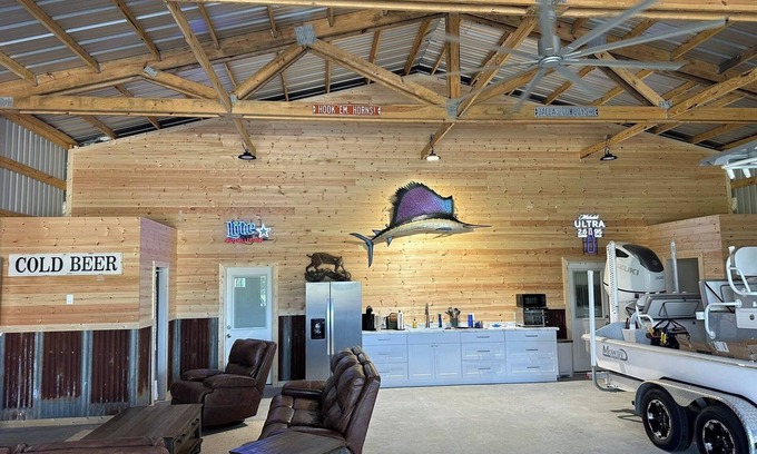 Port O Connor House | Private 2 Bedroom Barndominium with Plenty of Parking & Dog Friendly
