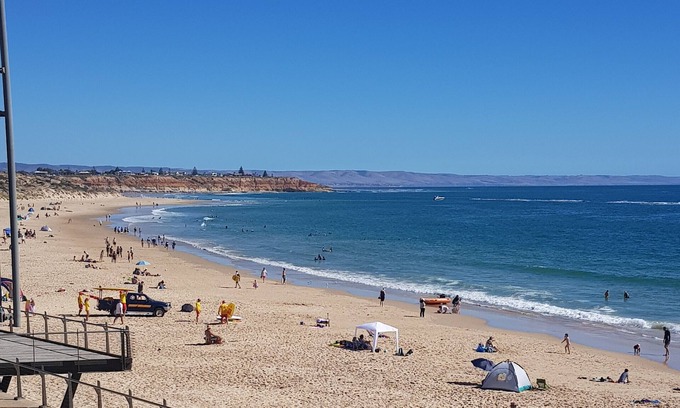 Noarlunga Downs Bed & Breakfast | Private 2BR unit 4 beds free wifi & netflix & parks wine/beach