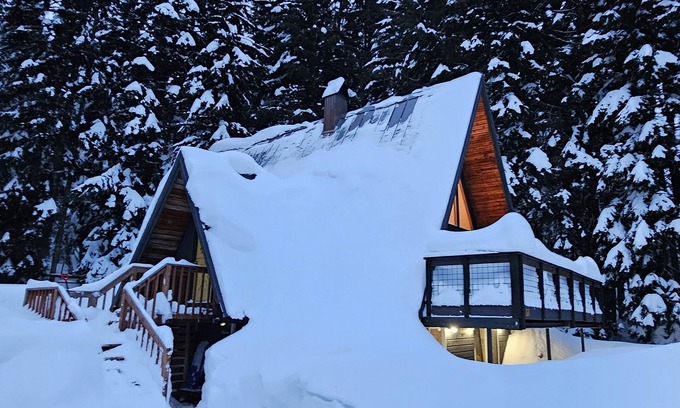 Hyak Cabin | Private, alpine modern A-frame near lake & lifts with firepit & wood stove