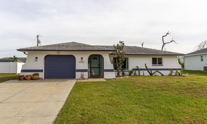 Englewood East House | Private and cozy home - 10 minutes from the beach
