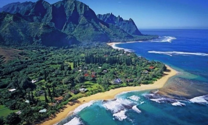 Wainiha House | Private and Quiet Luxury Beach House 5 minute walk to beach TVNV#5151