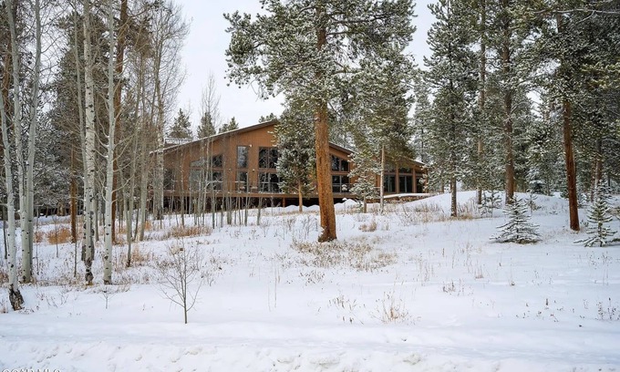Sunset Ridge House | Private and spacious 4bd Cabin-360 views of nature Close to skiing!