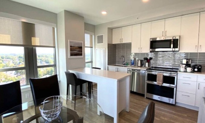 Quincy Apartment | Private Apt Downtown