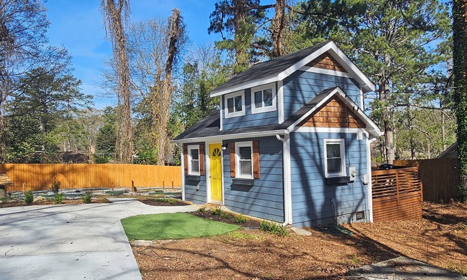 Forest Park Cabin | Private Atlanta Tiny House with nMini Golf Course