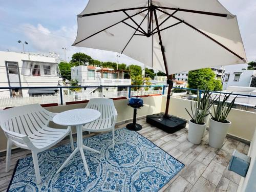 Sagrado Corazon Apartment | Private Balcony with City View Studio MM5