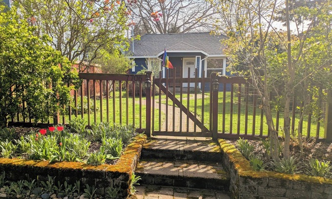 Whittier Heights House | Private Ballard Bungalow