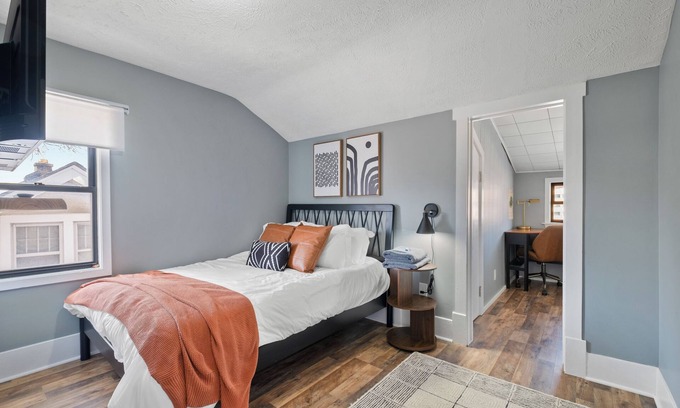 Morton Meadows House | Private Bd + Lounging RM, Near UNMC & Blackstone - Shared House