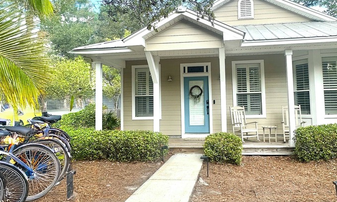 White's Gulfview House | Private Beach Access! Bikes, Yard & Pet-Friendly | Clareon Cottage 30A