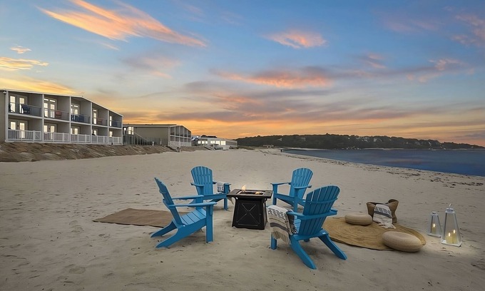 Silver Beach Hotel | Private Beach Access! Onsite Parking, Pets Allowed! Near Woods Hole Aquarium!