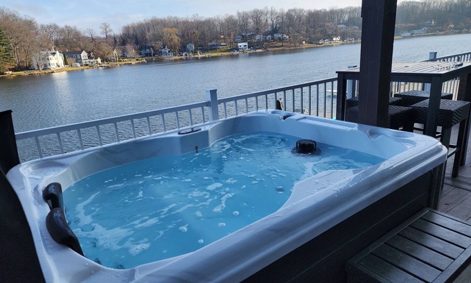 Smyrna House | Private Beach-Hot Tub-Tiki Bar-Grill-Pontoon-Game Room-Kayaks-Fires-35min to GR