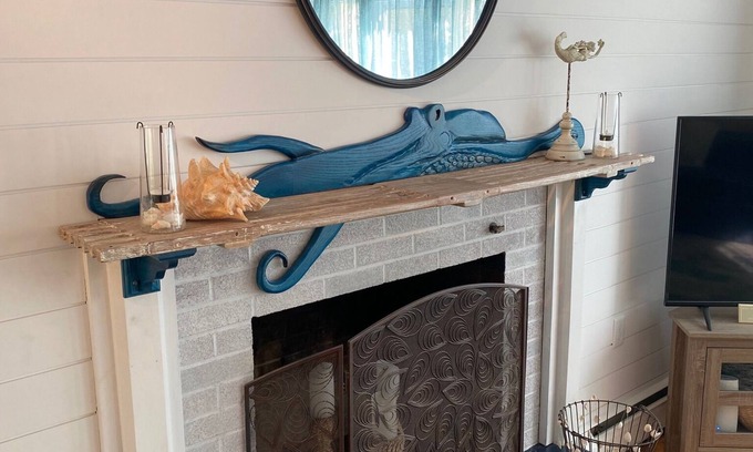 South Dennis House | Private beach on saltwater pond, dog friendly 4BR in secluded neighborhood.