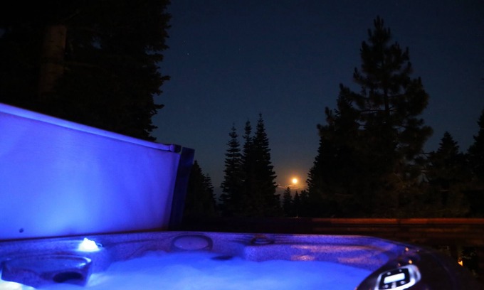Talmont House | Private Beach Park, Sauna, Hot Tub, Dog & Family Friendly