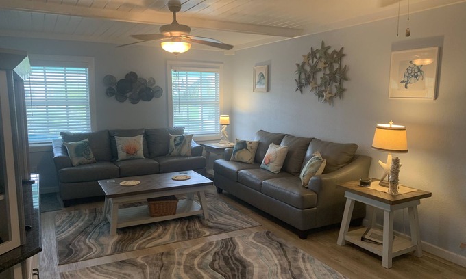 Green Turtle Estates House | Private Beach, Sleeps 10, Hot Tub In Deck, Centrally Located , generator WiFi