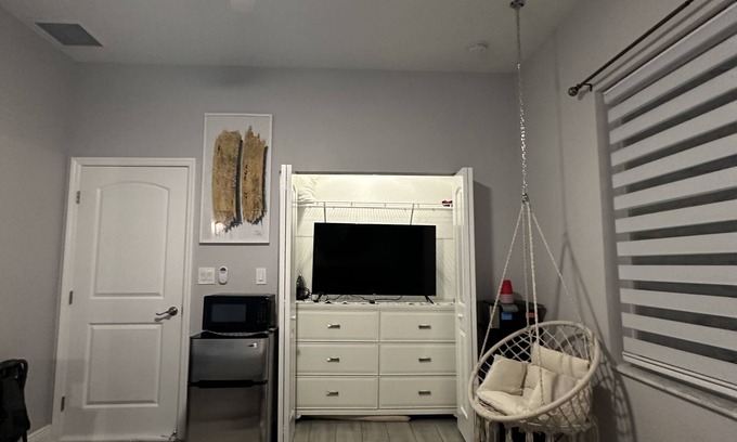 Margate House | Private bedroom and bathroom with dedicated own entrance