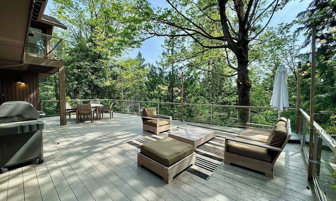 Northwest Bellevue House | Private Bellevue Sanctuary with View